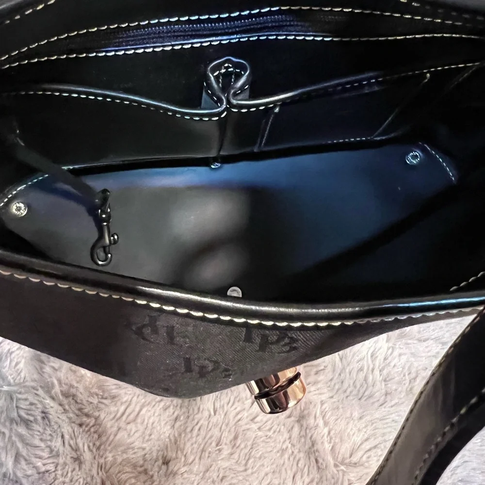 Dooney & Bourke Signature Shoulder Bag black❤️Like New😍😍😍 - Picture 11 of 11